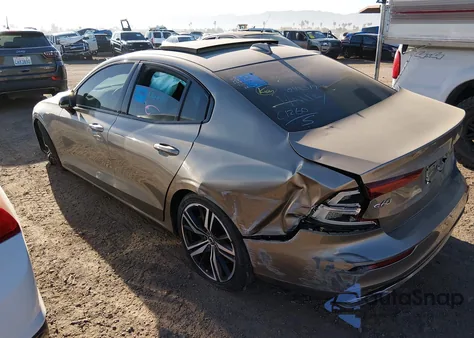 2020 Volvo S60 Hybrid T8 R-Design из США, поврежденный, VIN 7JRBR0FM7LG048519